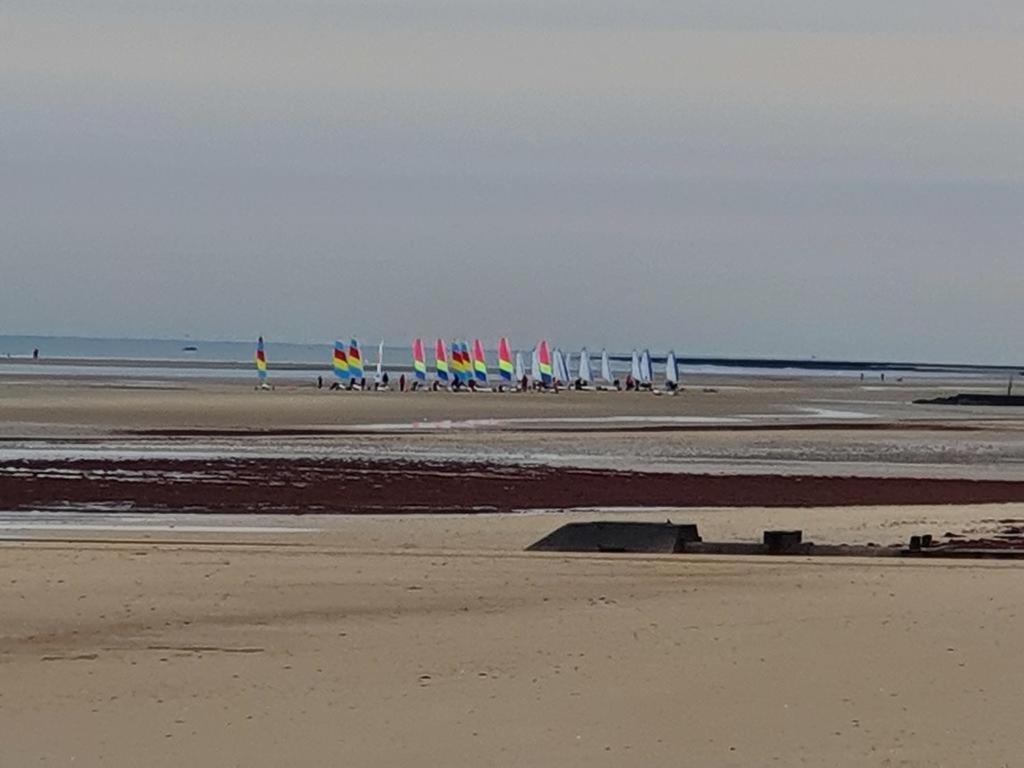 Appartement F1 Mansarde A 100M De La Plage, Proche De Arromanches Et Des Plages Du Debarquement Saint-Come-de-Fresne Luaran gambar
