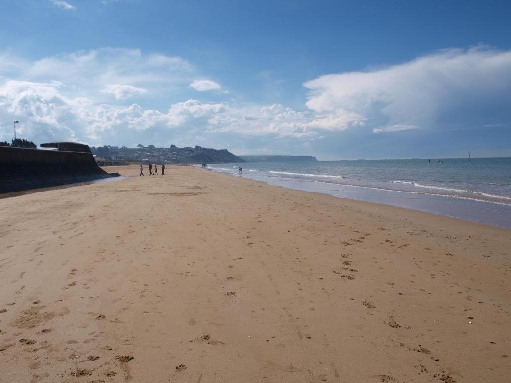 Appartement F1 Mansarde A 100M De La Plage, Proche De Arromanches Et Des Plages Du Debarquement Saint-Come-de-Fresne Luaran gambar